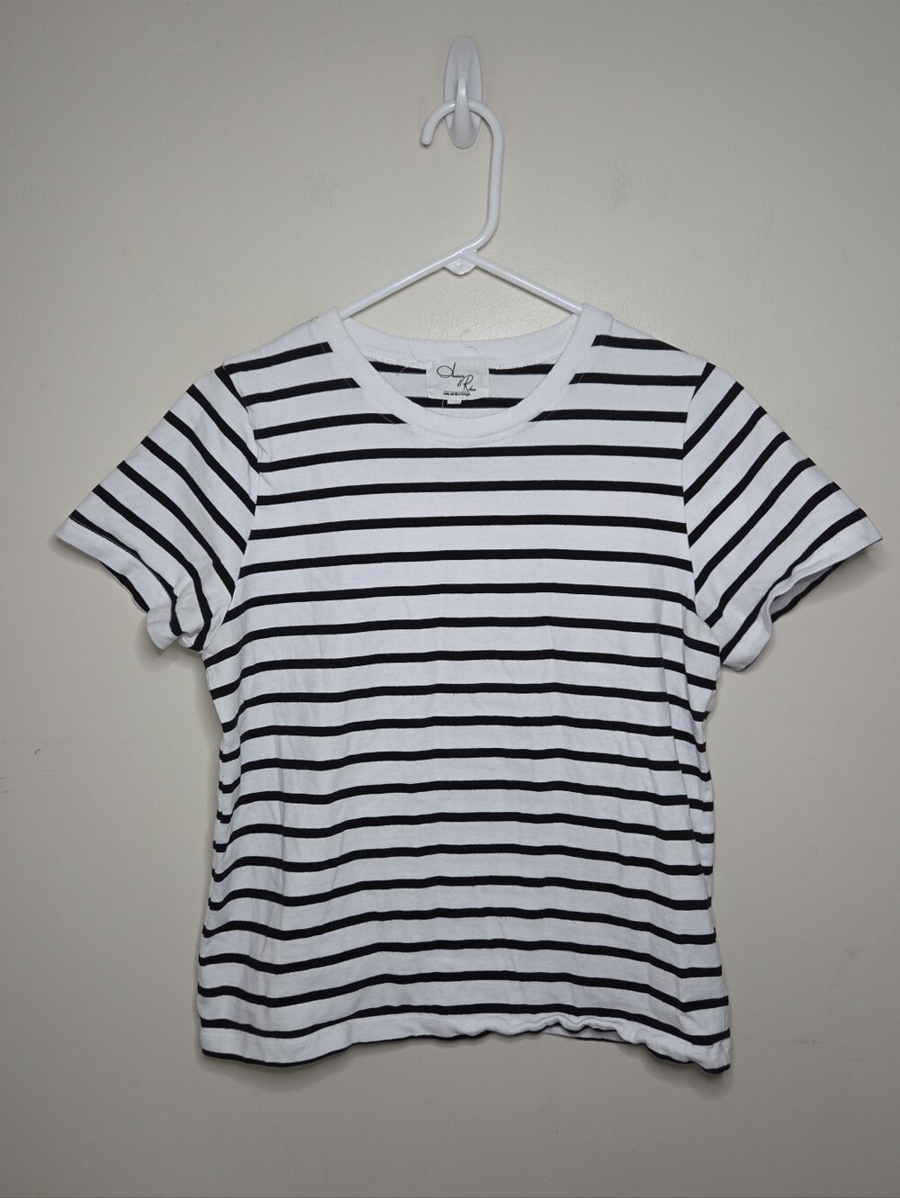 Women's Americo & Rosa Black Striped Fitted Tee Sz Medium